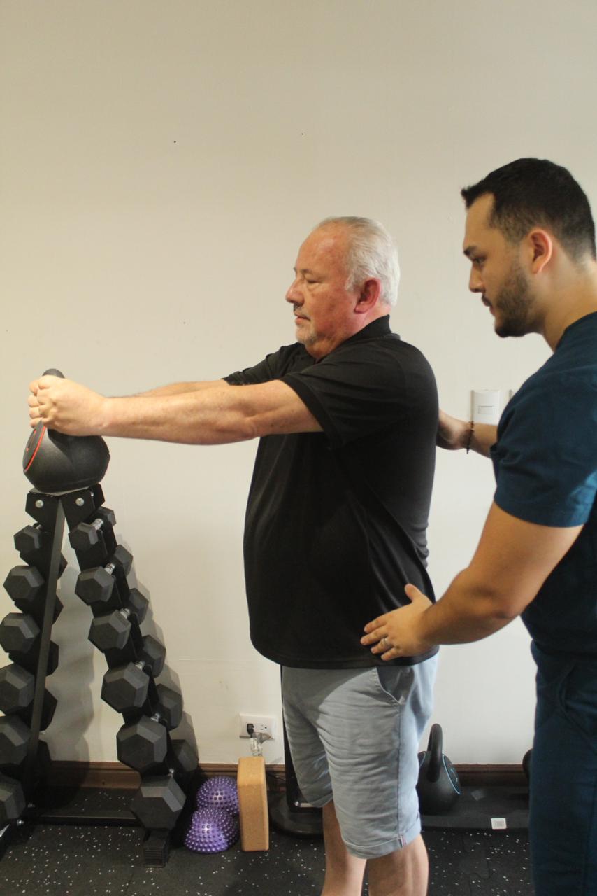 Sesión de terapia física en VM Health